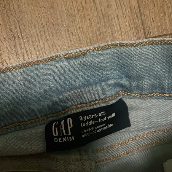 Two gap jeans - Picture 3 of 3